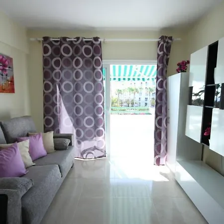 In Beachfront Complex In El Duque Area, アパート