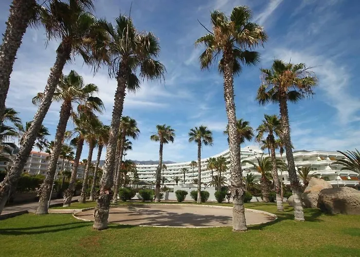 In Beachfront Complex In El Duque Area, * אדחה