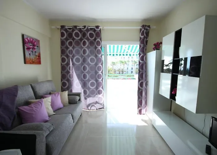 In Beachfront Complex In El Duque Area, Appartement
