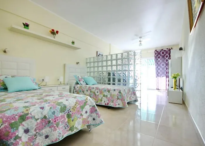 In Beachfront Complex In El Duque Area, Appartement