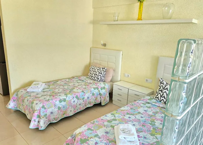 In Beachfront Complex In El Duque Area, Appartement *